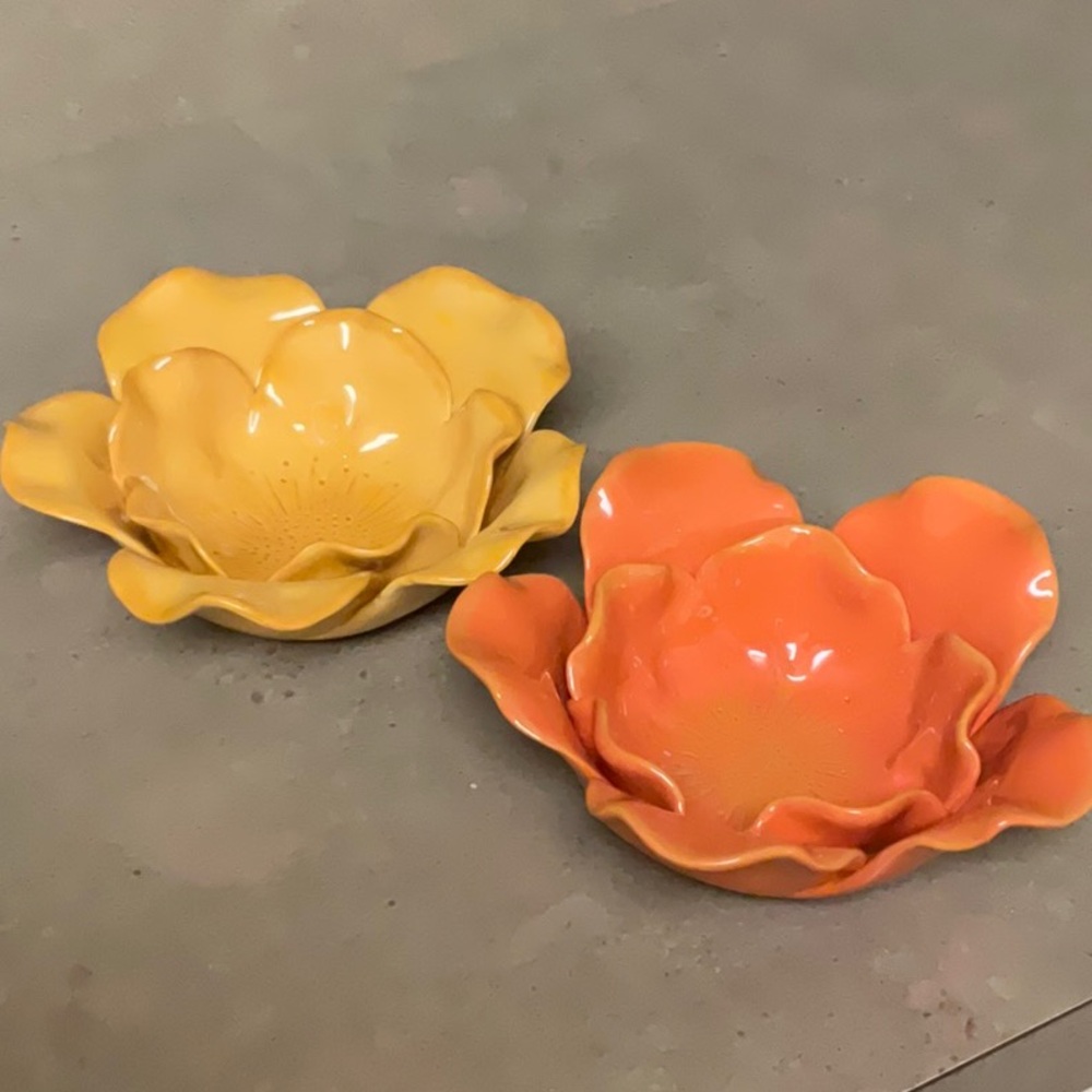 Beautiful set of appetizer or decor bowls or dishes.  Mint condition.  So unique